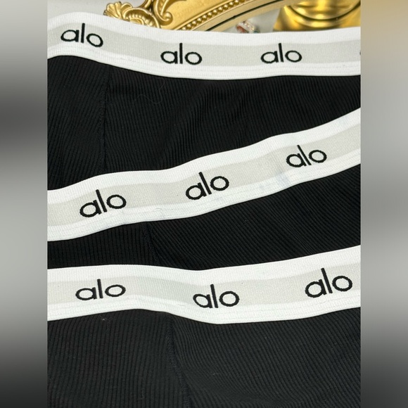 🆕 ALO YOGA 🧿 NWOT Icon Ribbed Boyshort Bundle - Set of 3 - Size S - Picture 10 of 10